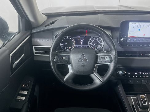 Used 2024 Mitsubishi Outlander SE image 18