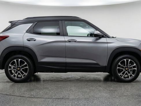 Used 2025 Chevrolet TrailBlazer LT FWD image 11