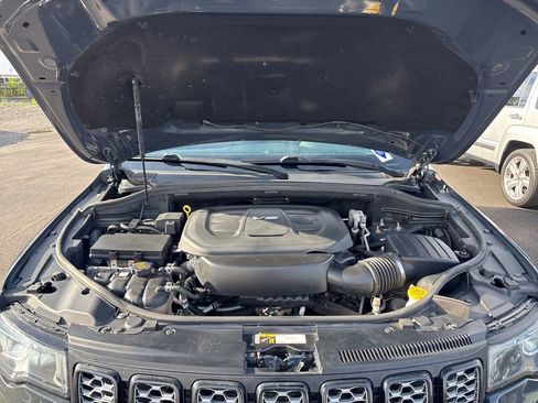 Used 2017 Jeep Grand Cherokee Altitude AWD/4WD image 12