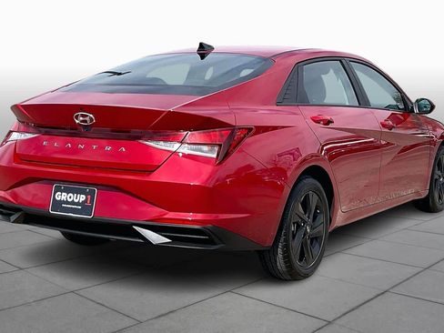 Used 2023 Hyundai Elantra SEL w/ Preferred Accessory Package image 11