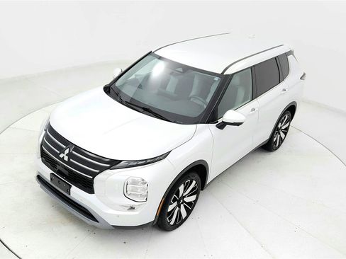 Used 2025 Mitsubishi Outlander SE AWD/4WD image 13