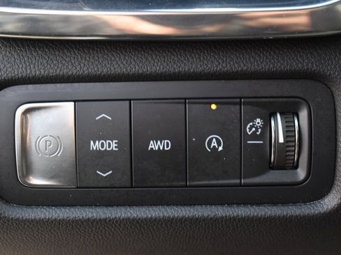 Used 2025 GMC Acadia Elevation image 24