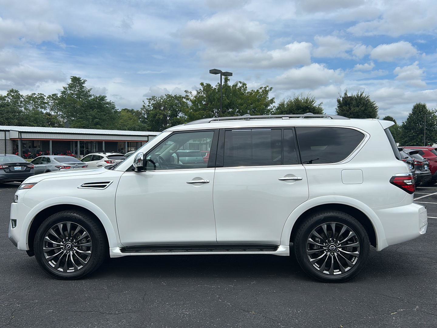 Used 2024 Nissan Armada Platinum w/ Captain's Chairs Package AWD/4WD image 4