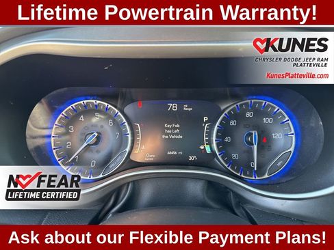 Used 2023 Chrysler Pacifica Touring-L image 19