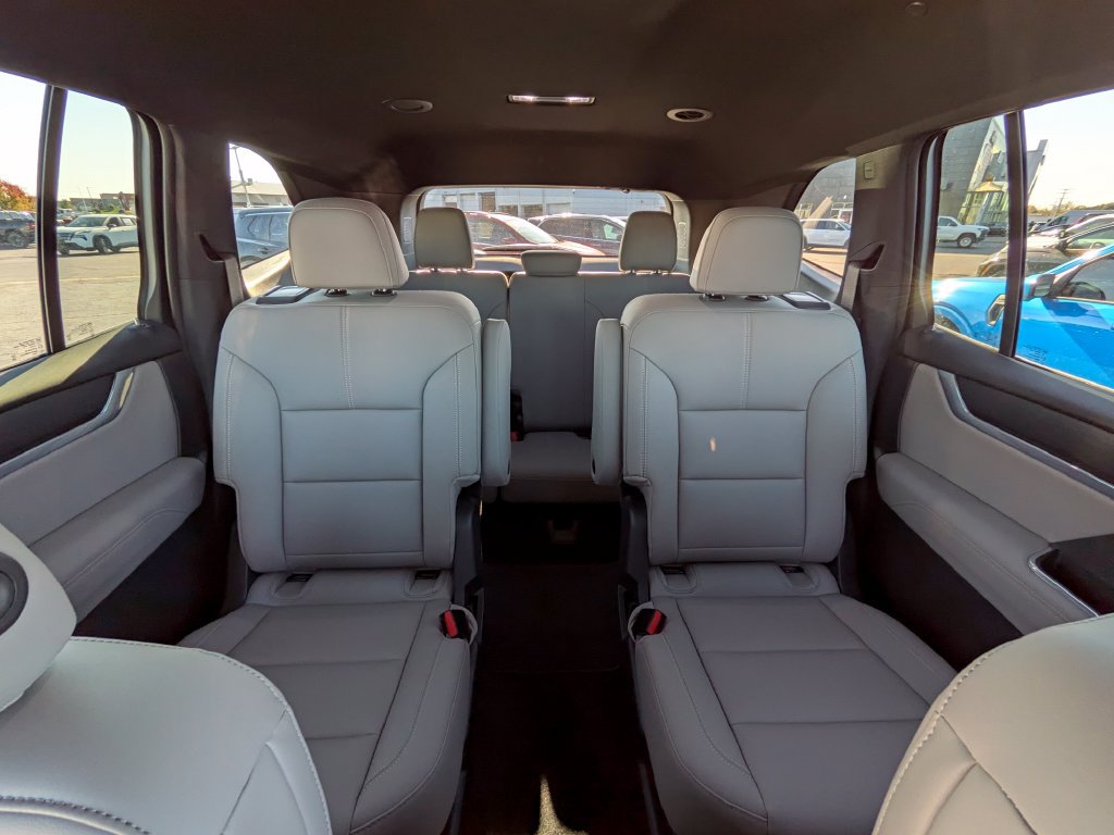 Used 2024 GMC Acadia Elevation FWD image 19