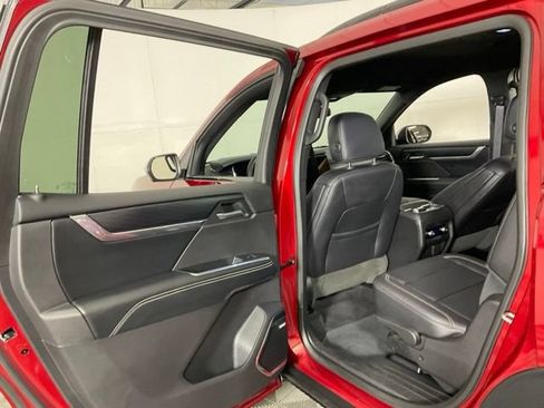 Used 2025 GMC Acadia Elevation w/ Elevation Premium Package FWD image 33