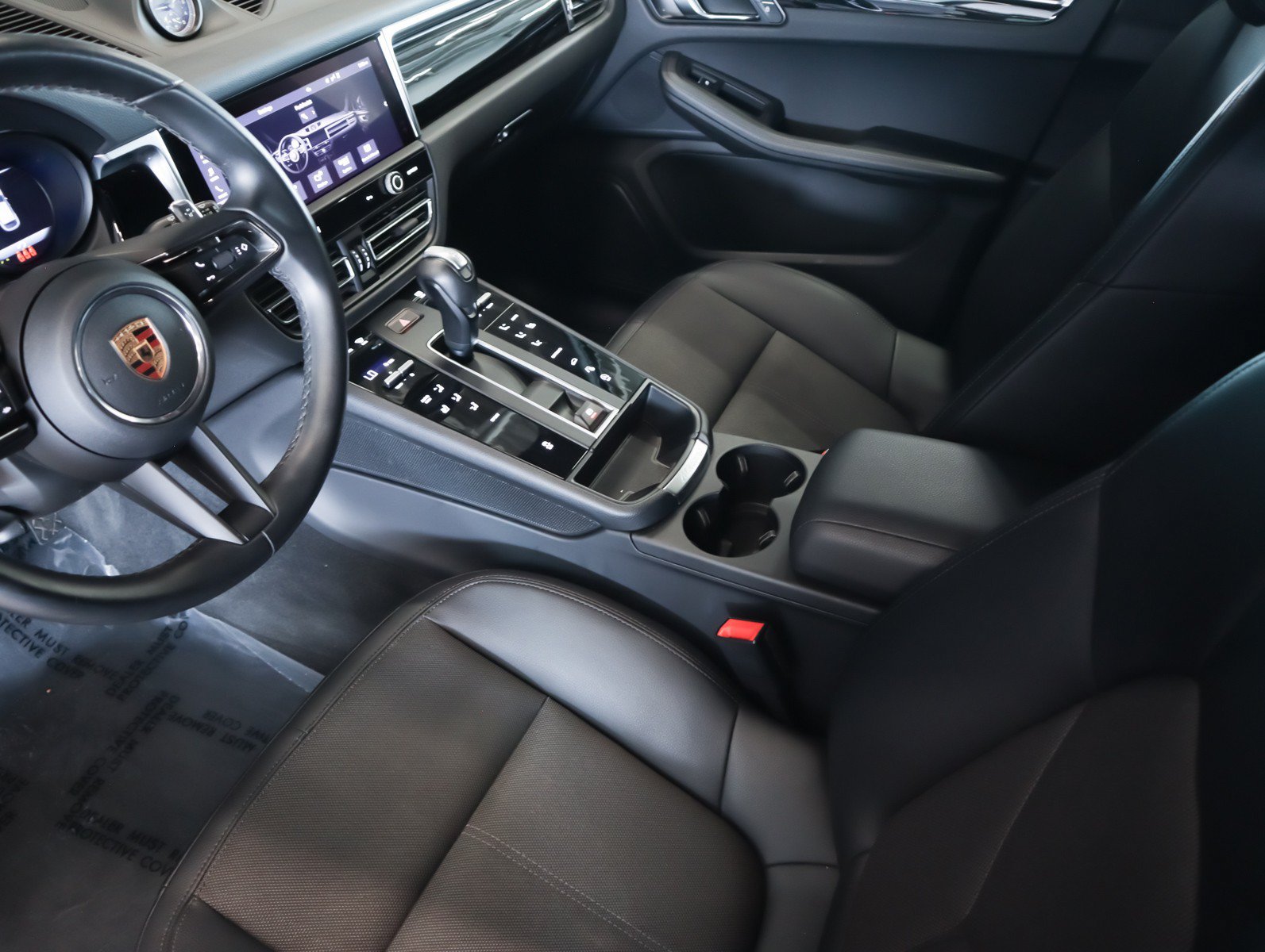 Certified 2024 Porsche Macan AWD/4WD image 19