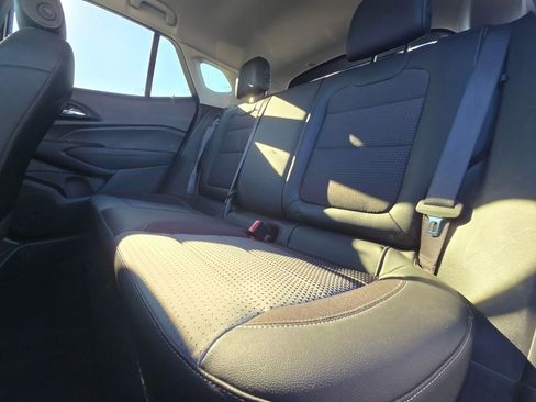 Used 2025 Chevrolet Trax LT w/ LT Convenience Package image 12