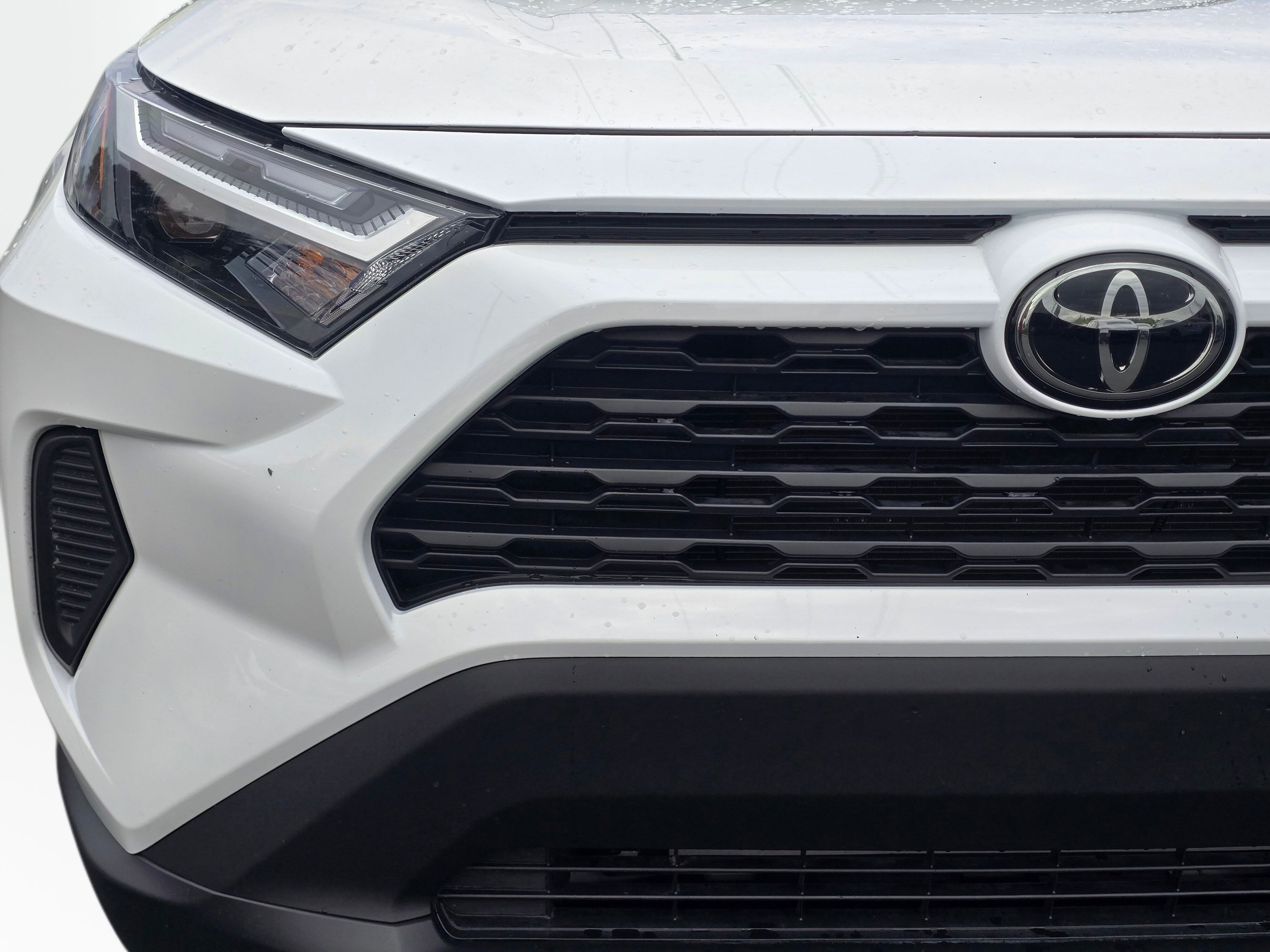 Used 2025 Toyota RAV4 LE AWD/4WD image 30