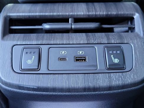 Used 2024 Nissan Ariya AWD image 12