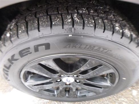 Used 2018 Ford Explorer XLT image 23