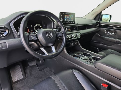 Certified 2025 Honda Pilot Touring image 19