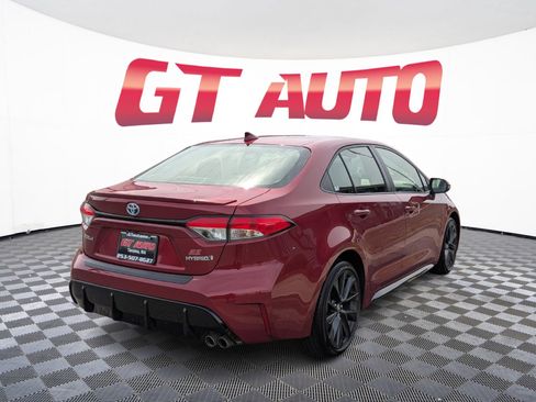 Used 2024 Toyota Corolla SE w/ SE Package FWD image 4