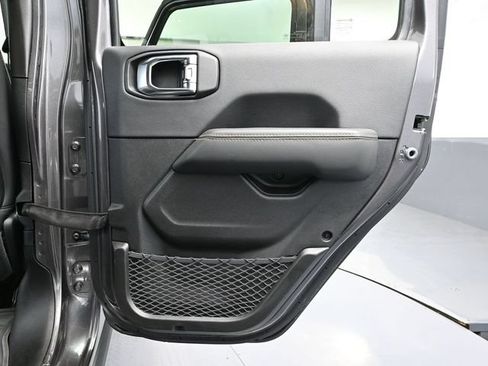 Used 2025 Jeep Wrangler Unlimited Sahara w/ Technology Group AWD/4WD image 41