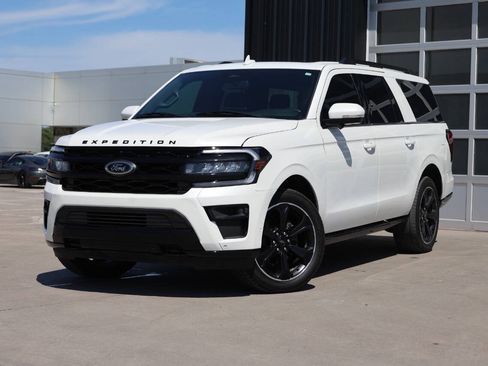 Used 2023 Ford Expedition Max Limited AWD/4WD image 3
