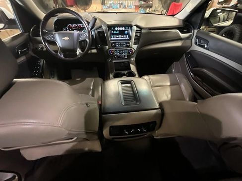 Used 2017 Chevrolet Tahoe LT w/ Luxury Package AWD/4WD image 3