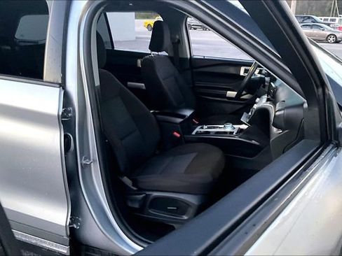 Used 2022 Ford Explorer XLT image 7