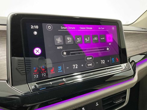 Used 2024 Volkswagen Atlas SEL Premium R-Line image 16