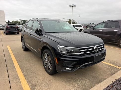 Used 2019 Volkswagen Tiguan SEL Premium AWD/4WD image 2