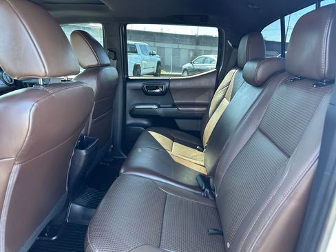 Used 2017 Toyota Tacoma Limited w/ Tow Package image 14