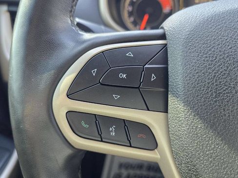 Used 2017 Jeep Cherokee Latitude w/ Cold Weather Group image 26