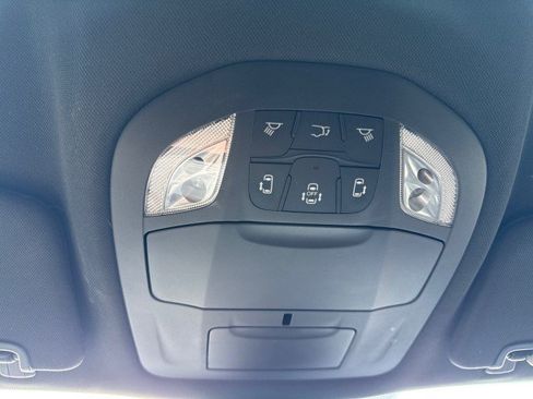 Used 2025 Chrysler Pacifica Select FWD image 24