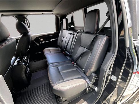 Used 2024 Nissan Titan PRO-4X w/ Pro-4x Convenience Package AWD/4WD image 23