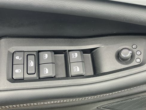 Used 2023 Jeep Grand Cherokee L Limited w/ Black Appearance Package image 19