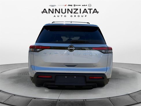 New 2025 Nissan Pathfinder SV image 4