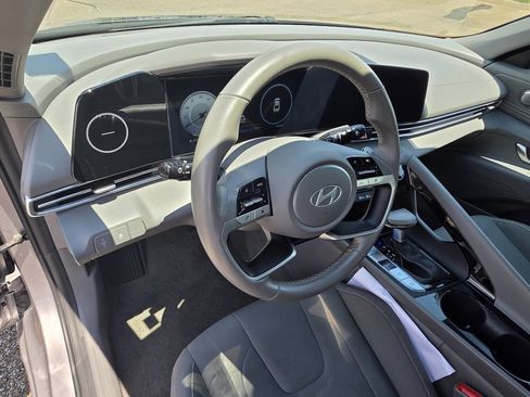 Used 2025 Hyundai Elantra SEL FWD image 11