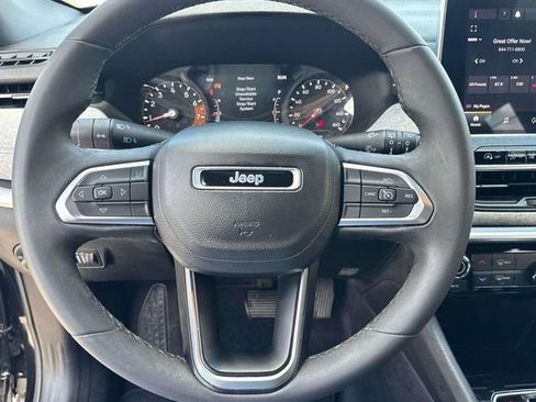 Used 2023 Jeep Compass Latitude AWD/4WD image 40