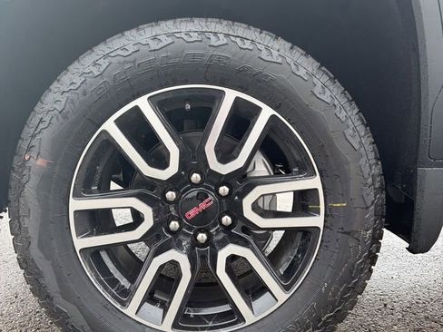 New 2026 GMC Sierra 1500 AT4 w/ LPO, Black Badging Package AWD/4WD image 9