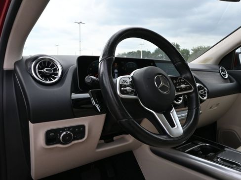 Used 2021 Mercedes-Benz GLA 250 w/ Premium Package image 16