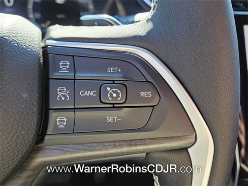 New 2025 Jeep Grand Cherokee Limited w/ Black Appearance Package image 26