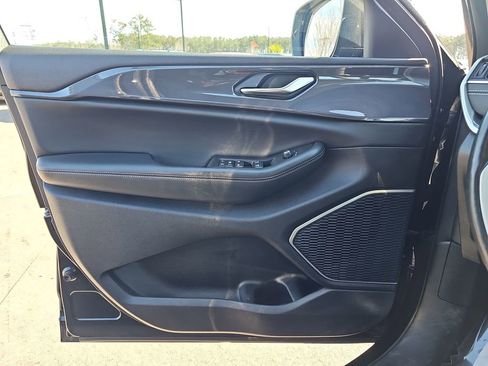 Used 2021 Jeep Grand Cherokee L Laredo w/ Luxury Tech Group I image 31