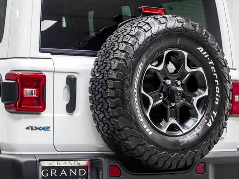 Used 2023 Jeep Wrangler Unlimited Rubicon 4xe w/ Steel Bumper Group AWD/4WD image 14