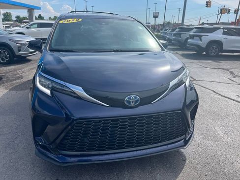 Used 2022 Toyota Sienna XSE w/ XSE Plus Package image 32