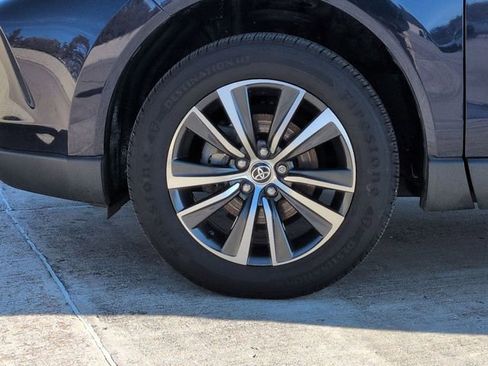 Certified 2021 Toyota Venza LE w/ Carpet Mat Package (TMS) image 9