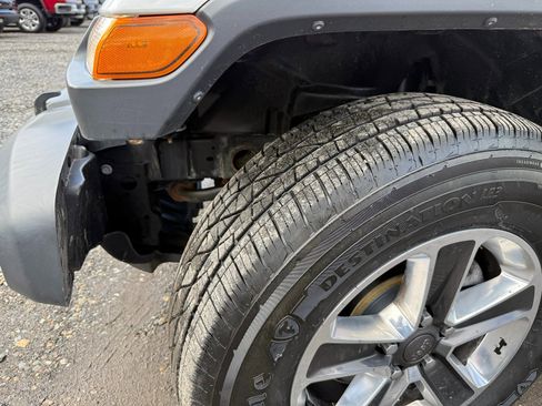 Used 2018 Jeep Wrangler Unlimited Sahara w/ Dual Top Group image 11