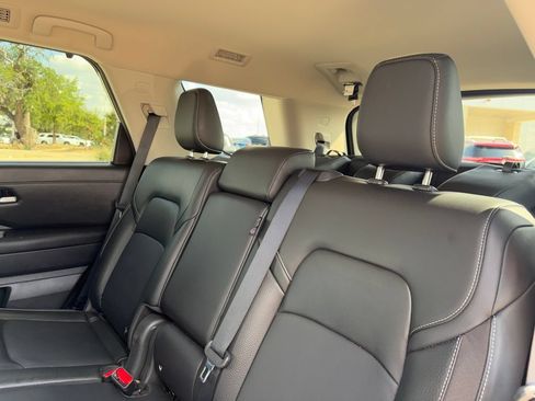 Used 2024 Nissan Pathfinder SL FWD image 27