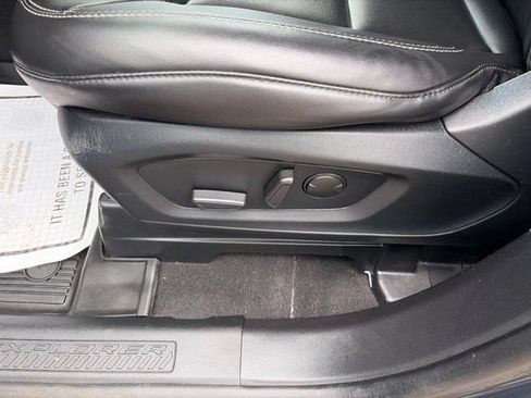 Used 2022 Ford Explorer XLT w/ Equipment Group 202A AWD/4WD image 12