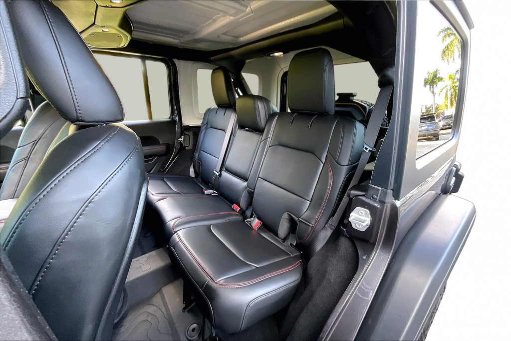 Used 2025 Jeep Wrangler Unlimited Rubicon w/ Convenience Group AWD/4WD image 14