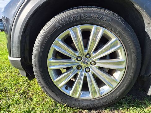 Used 2020 Ford Explorer Limited w/ Class III Trailer Tow Package RWD image 5
