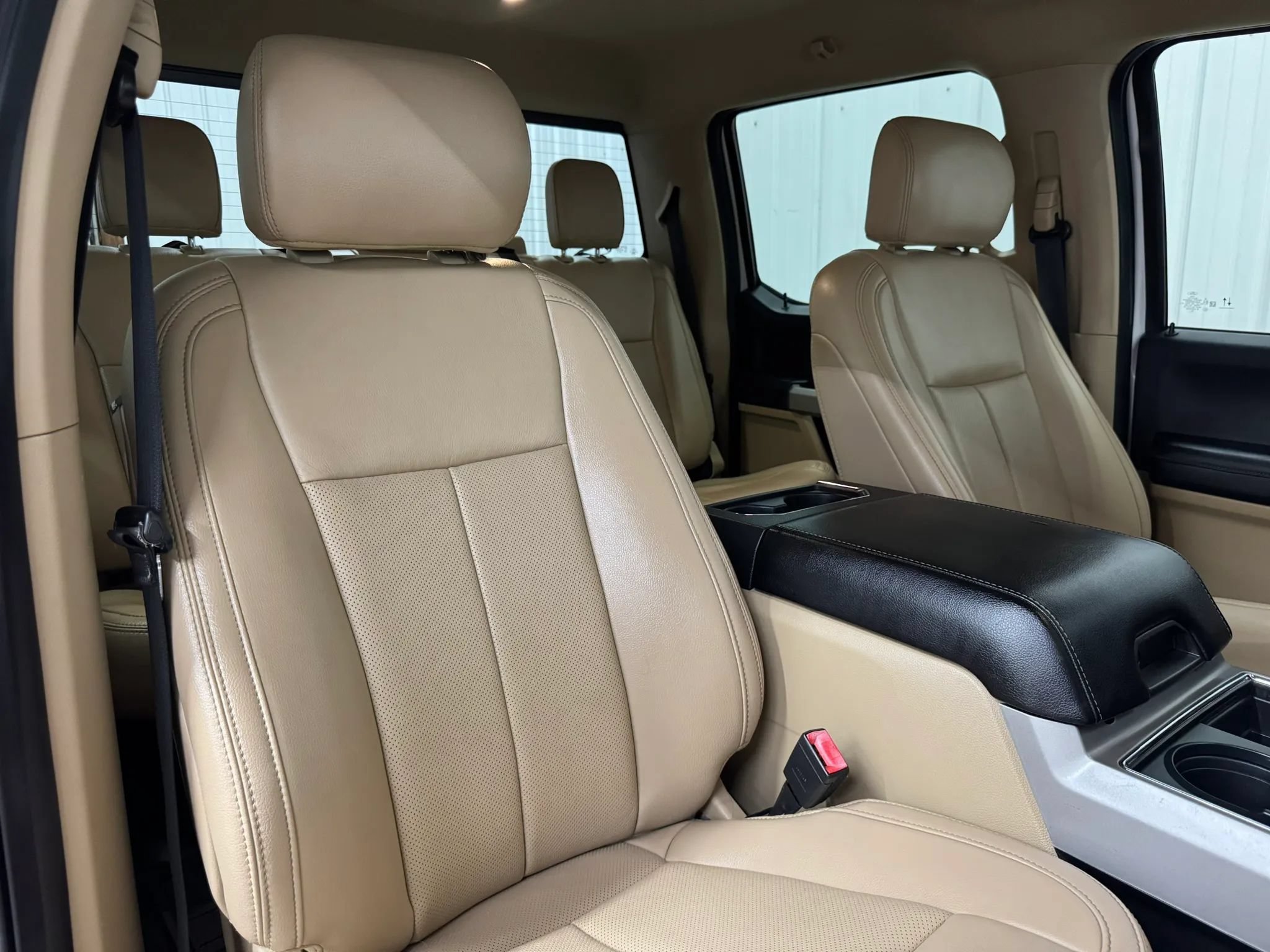 Used 2021 Ford F250 Lariat w/ Lariat Value Package AWD/4WD image 16