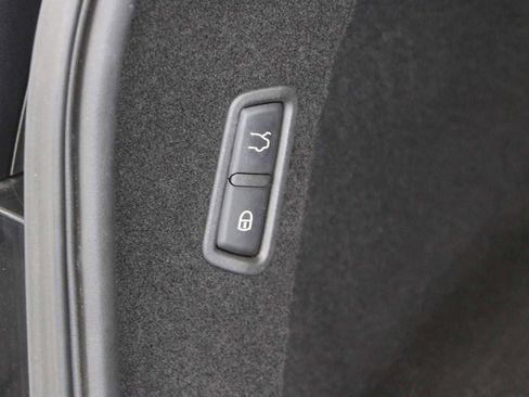 Used 2021 Maserati Levante image 13