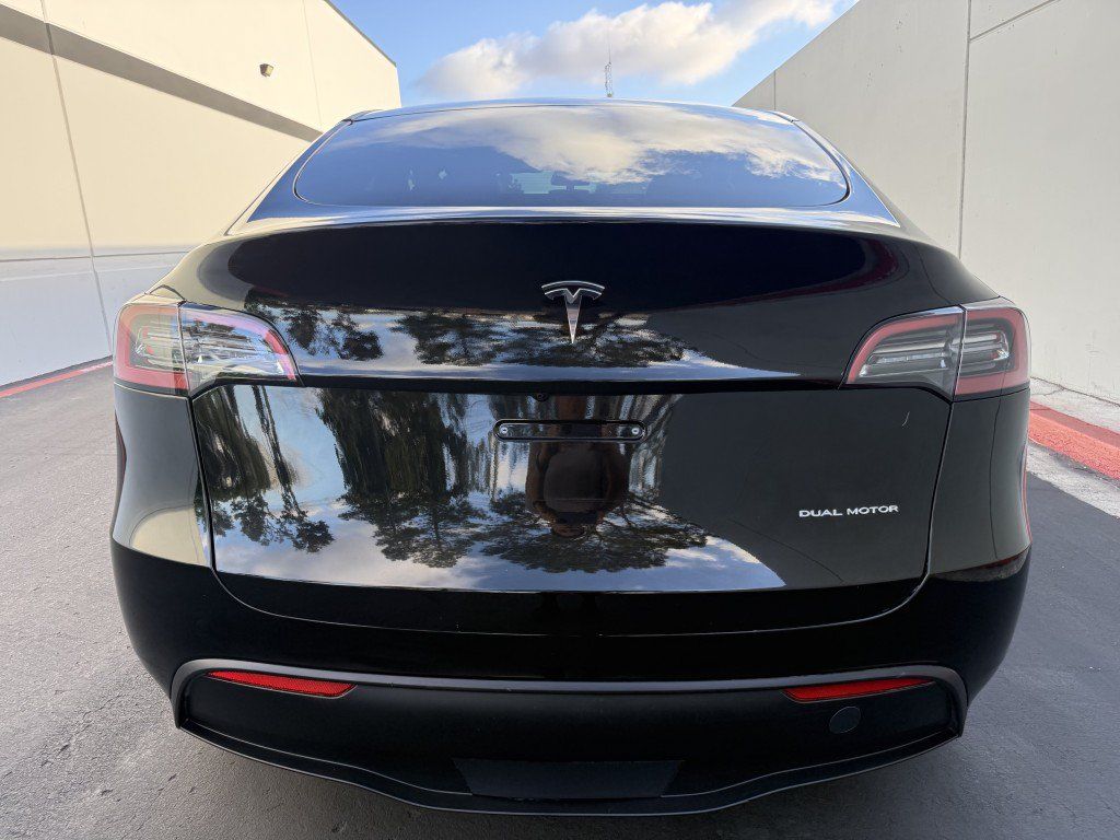 Used 2023 Tesla Model Y AWD image 9
