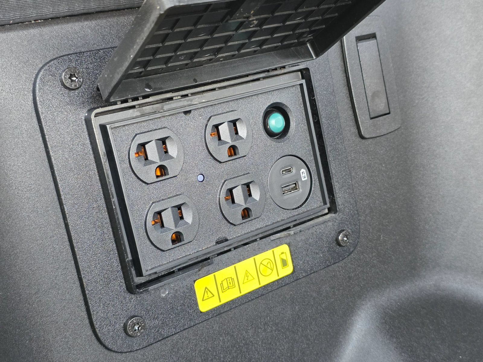 Used 2023 Ford F150 Lightning XLT AWD/4WD image 39