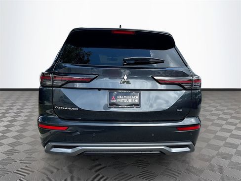 New 2025 Mitsubishi Outlander SE image 6
