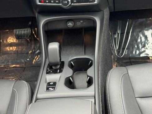Certified 2025 Volvo XC40 B5 Core image 15