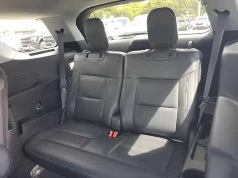 Used 2023 Ford Explorer XLT image 15